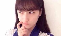 网红小神彤吃瓜图片